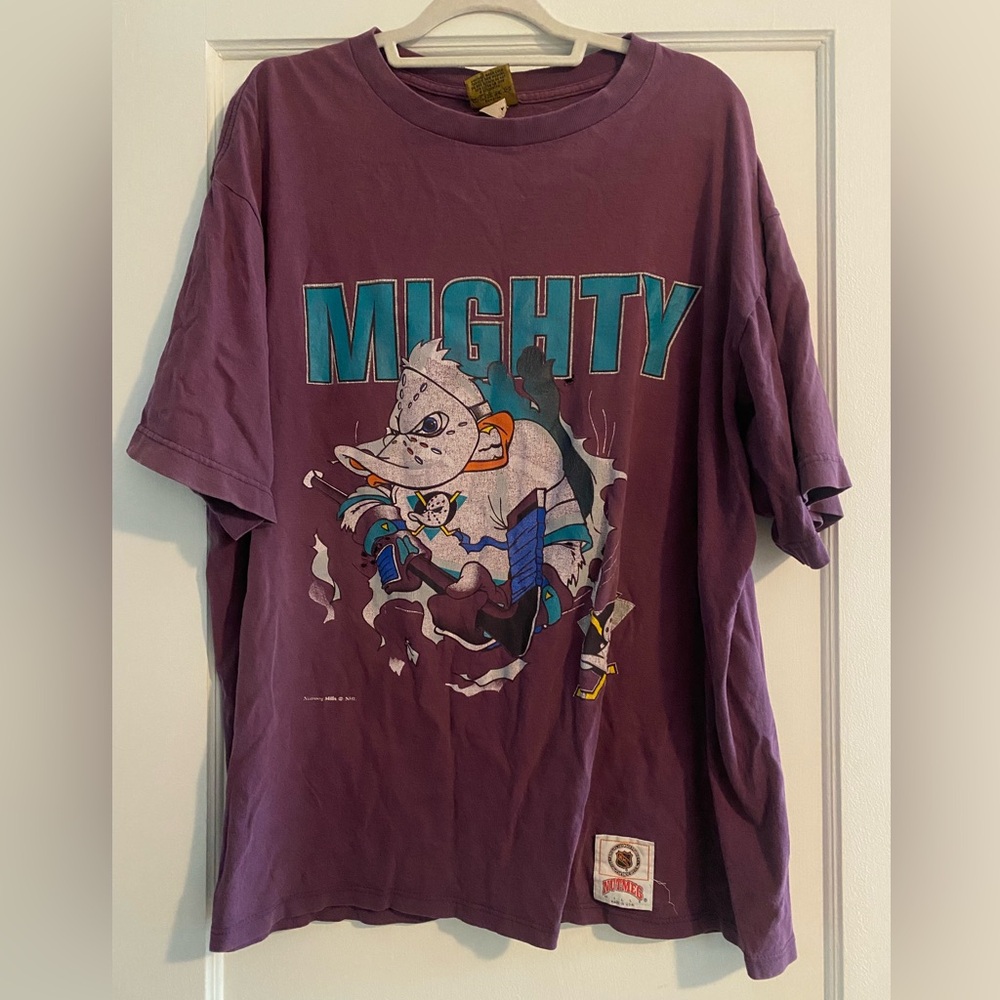 Rare Vintage Thrashed Nutmeg Purple Mighty Ducks NHL Graphic T-Shirt Size XL